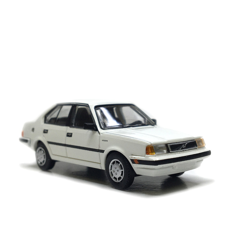 Volvo 340, blanc, 1985 - PCX 870821 - HO 1/87