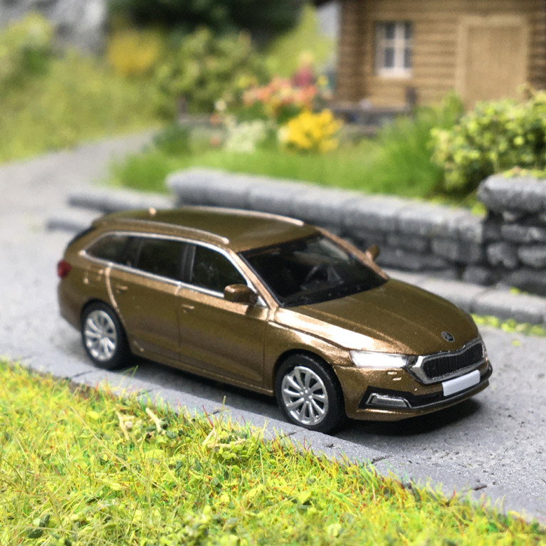 Skoda Octavia IV Combi, brun métallisé, 2020 - PCX 870599 - HO 1/87