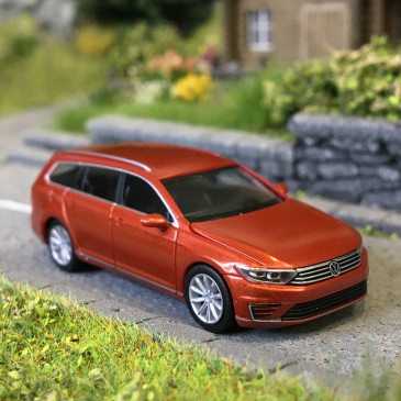 Volkswagen Passant, Variant GTE hybrid, orange - HERPA 038980-002 - HO 1/87