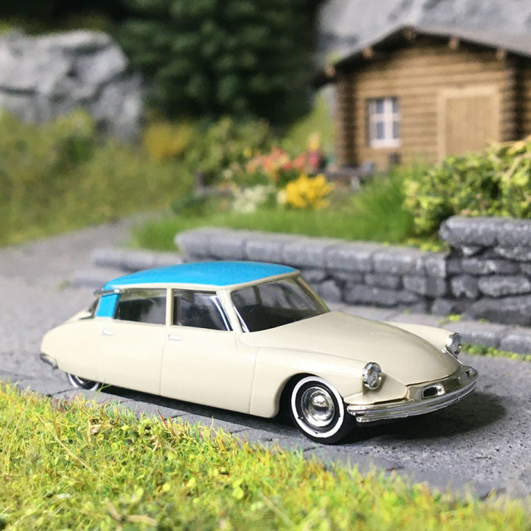 Citroën DS19, bleu, gris - BUSCH 48024 - HO 1/87