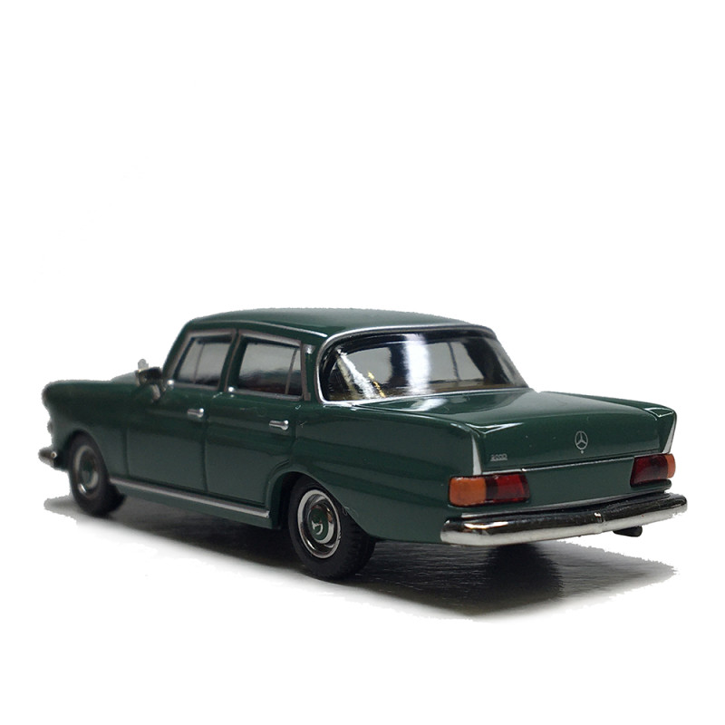 Mercedes Benz 200 Heckflosse, vert - HERPA 420457-004 - HO 1/87