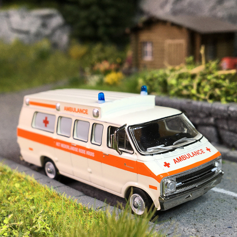 Dodge B 200, Ambulance, Rode Kruis NL, 1975 - BREKINA 18303 - HO 1/87