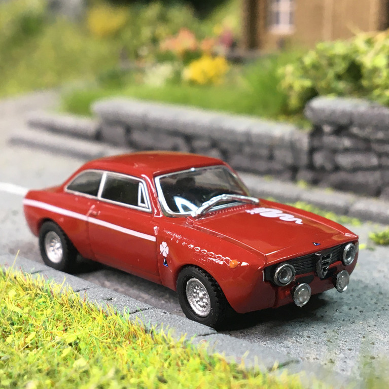 Alfa Romeo Giulia, Gta 1300 Junior, rouge, 1972 - Minichamps 870124020 - 1/87