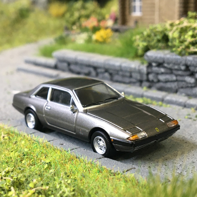 Ferrari 365 GT4 2+2, gris métallisé, 1972 - PCX 871603 - HO 1/87