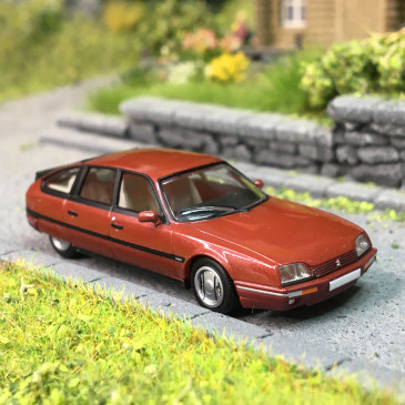 Citroën CX 25, GTI turbo II, limousine phase 2, rouge métallisé, 1985 - SAI 2482 - HO 1/87