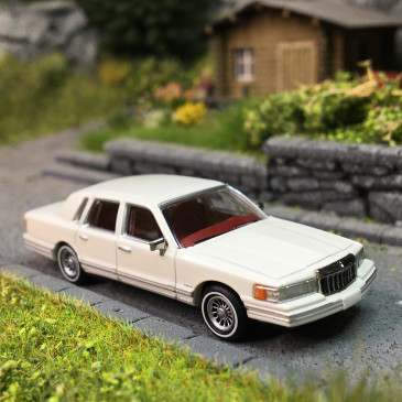 Lincoln town car, blanc, 1991 - PCX 870910 - HO 1/87