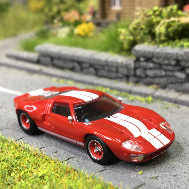 Ford GT 40, rouge, blanc, 1966 - BREKINA 18550 - HO 1/87