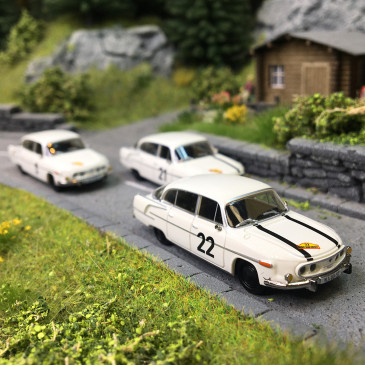Ensemble de 3, Tatra 603/2, marathon de la route, 1965 - BREKINA 27333 - HO 1/87