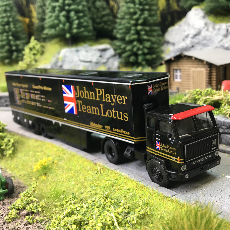 Semi-remorque, Volfo F89, transport de voitures de courses, John Player, Team Lotus - BREKINA 85689 - HO 1/87