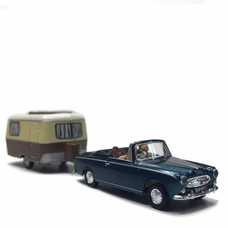 Peugeot 403, cabriolet, vert métallisé, avec caravane Eriba, 2 figurines - SAI 2539.1 - HO 1/87